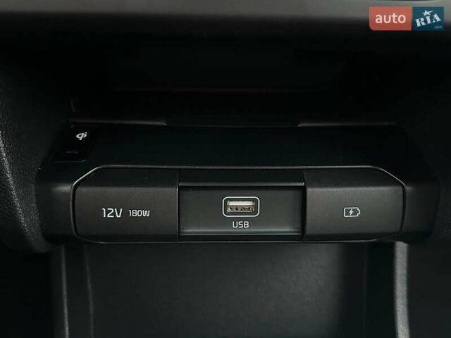 Белый Киа Niro, объемом двигателя 0 л и пробегом 56 тыс. км за 23400 $, фото 6 на Automoto.ua