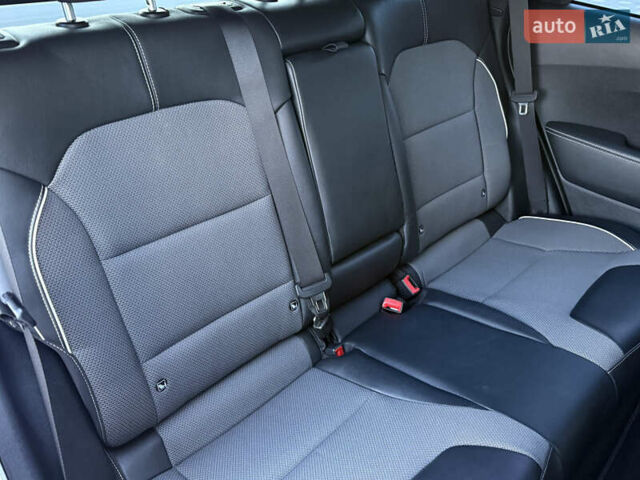 Белый Киа Niro, объемом двигателя 0 л и пробегом 80 тыс. км за 17800 $, фото 65 на Automoto.ua
