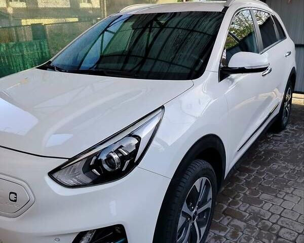 Білий Кіа Niro, об'ємом двигуна 0 л та пробігом 75 тис. км за 19700 $, фото 31 на Automoto.ua