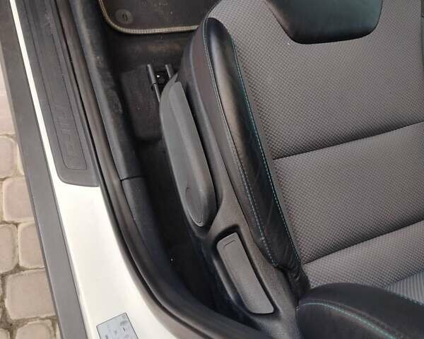Білий Кіа Niro, об'ємом двигуна 0 л та пробігом 75 тис. км за 19700 $, фото 17 на Automoto.ua