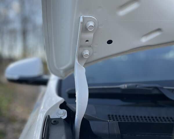 Белый Киа Niro, объемом двигателя 0 л и пробегом 96 тыс. км за 16800 $, фото 30 на Automoto.ua