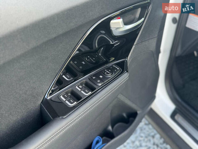 Белый Киа Niro, объемом двигателя 0 л и пробегом 112 тыс. км за 19800 $, фото 15 на Automoto.ua