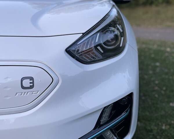 Белый Киа Niro, объемом двигателя 0 л и пробегом 95 тыс. км за 16500 $, фото 23 на Automoto.ua