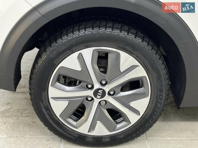 Белый Киа Niro, объемом двигателя 0 л и пробегом 164 тыс. км за 17750 $, фото 74 на Automoto.ua