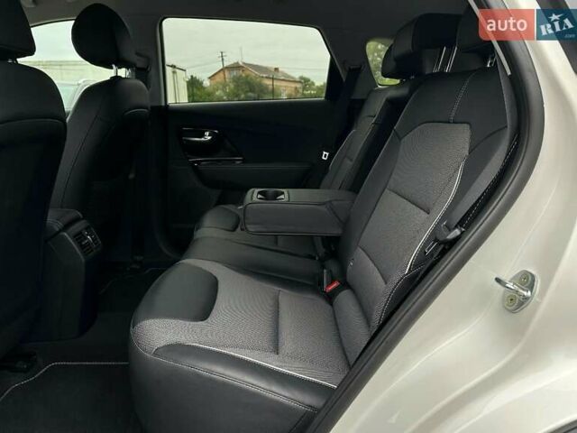 Белый Киа Niro, объемом двигателя 0 л и пробегом 56 тыс. км за 23400 $, фото 66 на Automoto.ua