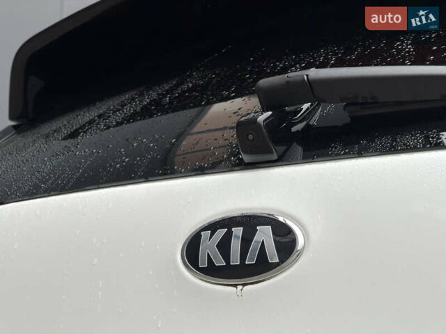 Белый Киа Niro, объемом двигателя 0 л и пробегом 51 тыс. км за 24200 $, фото 58 на Automoto.ua