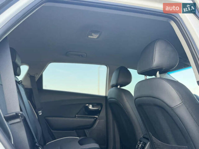 Белый Киа Niro, объемом двигателя 0 л и пробегом 112 тыс. км за 19800 $, фото 12 на Automoto.ua