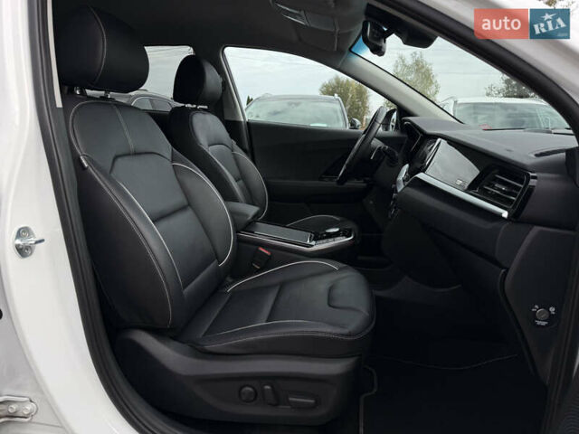 Белый Киа Niro, объемом двигателя 0 л и пробегом 54 тыс. км за 24700 $, фото 105 на Automoto.ua