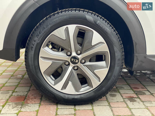 Белый Киа Niro, объемом двигателя 0 л и пробегом 150 тыс. км за 18299 $, фото 12 на Automoto.ua