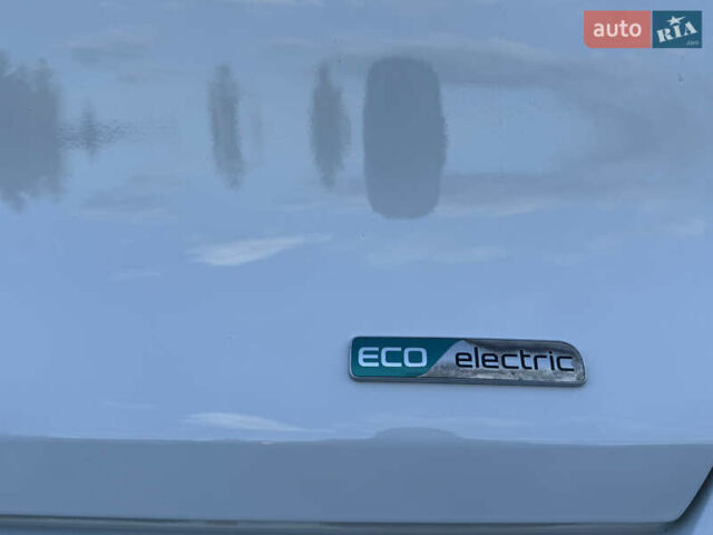 Белый Киа Niro, объемом двигателя 0 л и пробегом 80 тыс. км за 17800 $, фото 66 на Automoto.ua