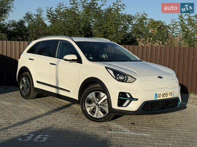 Білий Кіа Niro, об'ємом двигуна 0 л та пробігом 121 тис. км за 18950 $, фото 10 на Automoto.ua