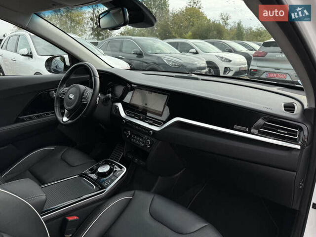 Белый Киа Niro, объемом двигателя 0 л и пробегом 54 тыс. км за 24700 $, фото 102 на Automoto.ua