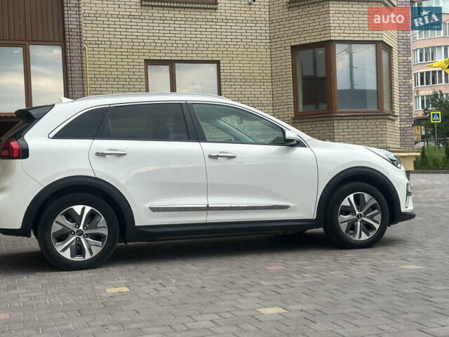 Белый Киа Niro, объемом двигателя 0 л и пробегом 122 тыс. км за 17999 $, фото 13 на Automoto.ua