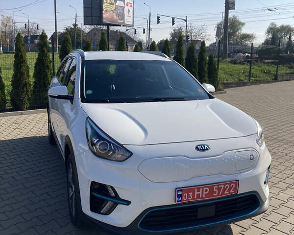 Білий Кіа Niro, об'ємом двигуна 0 л та пробігом 147 тис. км за 18200 $, фото 6 на Automoto.ua
