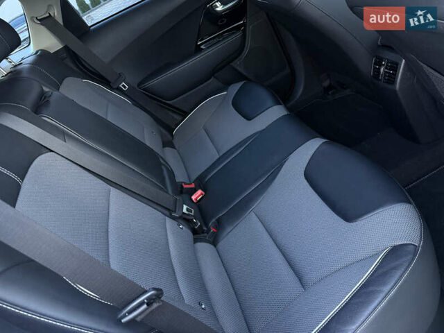 Белый Киа Niro, объемом двигателя 0 л и пробегом 80 тыс. км за 17800 $, фото 64 на Automoto.ua