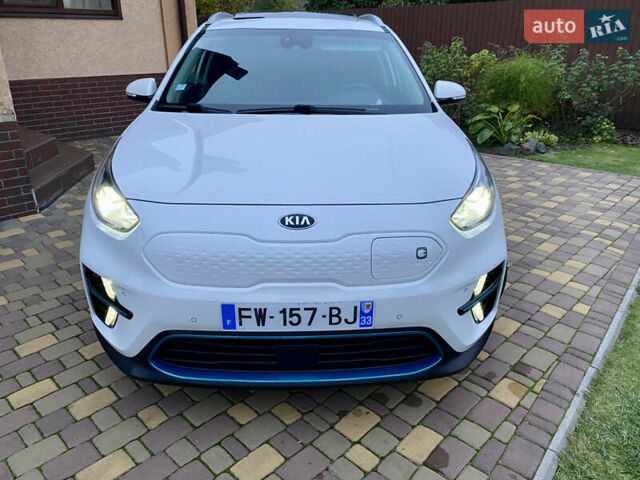 Белый Киа Niro, объемом двигателя 0 л и пробегом 97 тыс. км за 19995 $, фото 6 на Automoto.ua