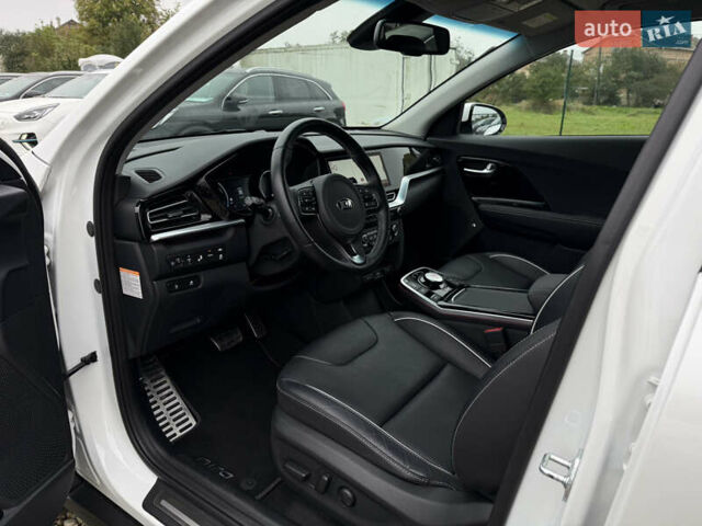 Белый Киа Niro, объемом двигателя 0 л и пробегом 54 тыс. км за 24700 $, фото 2 на Automoto.ua