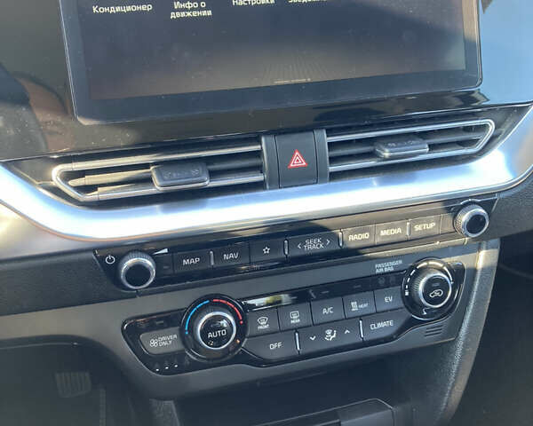 Білий Кіа Niro, об'ємом двигуна 0 л та пробігом 147 тис. км за 18200 $, фото 34 на Automoto.ua