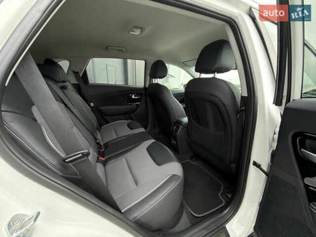 Белый Киа Niro, объемом двигателя 0 л и пробегом 39 тыс. км за 23400 $, фото 60 на Automoto.ua