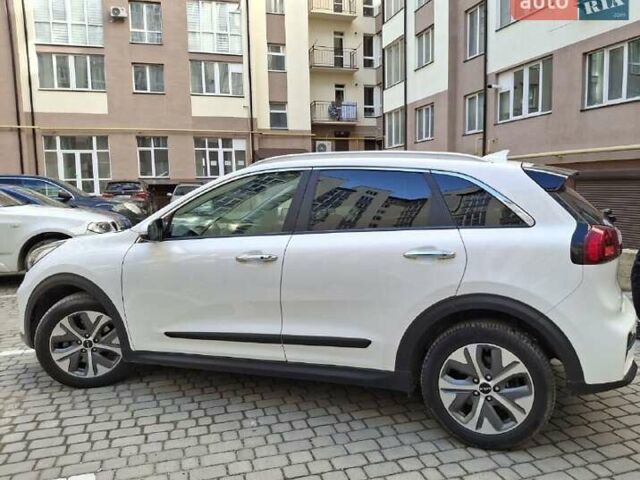 Белый Киа Niro, объемом двигателя 0 л и пробегом 130 тыс. км за 19300 $, фото 3 на Automoto.ua