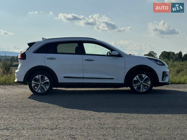 Білий Кіа Niro, об'ємом двигуна 0 л та пробігом 107 тис. км за 20900 $, фото 2 на Automoto.ua