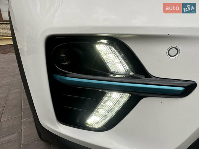 Белый Киа Niro, объемом двигателя 0 л и пробегом 122 тыс. км за 17999 $, фото 19 на Automoto.ua