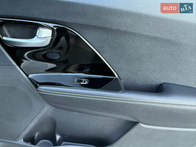 Белый Киа Niro, объемом двигателя 0 л и пробегом 80 тыс. км за 17800 $, фото 42 на Automoto.ua