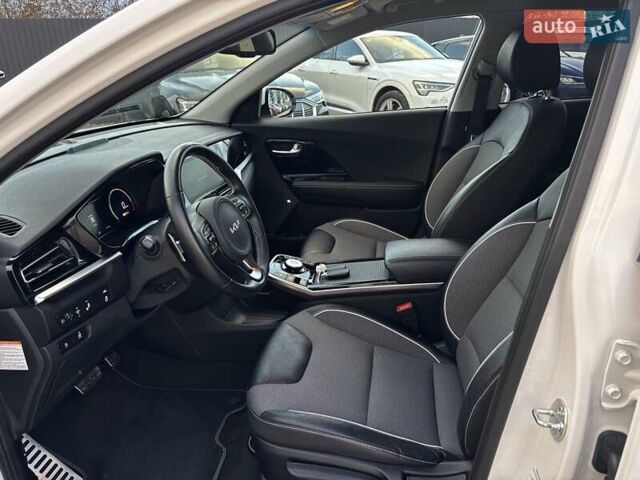 Белый Киа Niro, объемом двигателя 0 л и пробегом 72 тыс. км за 23600 $, фото 40 на Automoto.ua