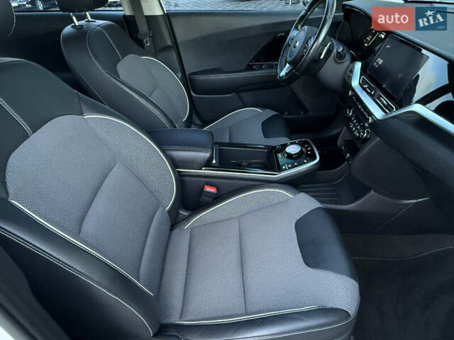 Белый Киа Niro, объемом двигателя 0 л и пробегом 80 тыс. км за 17800 $, фото 40 на Automoto.ua