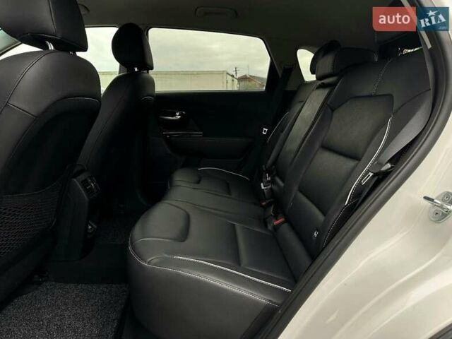 Белый Киа Niro, объемом двигателя 0 л и пробегом 62 тыс. км за 23500 $, фото 75 на Automoto.ua
