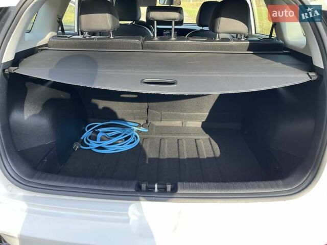 Белый Киа Niro, объемом двигателя 0 л и пробегом 96 тыс. км за 16800 $, фото 59 на Automoto.ua