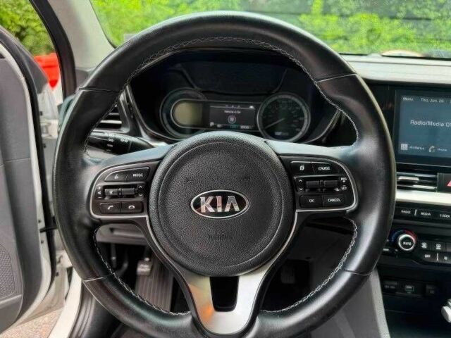 Белый Киа Niro, объемом двигателя 1.6 л и пробегом 55 тыс. км за 13800 $, фото 15 на Automoto.ua