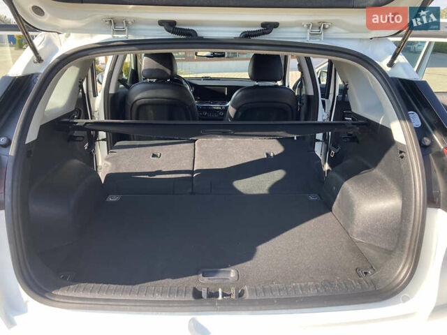 Білий Кіа Niro, об'ємом двигуна 0 л та пробігом 147 тис. км за 18200 $, фото 21 на Automoto.ua