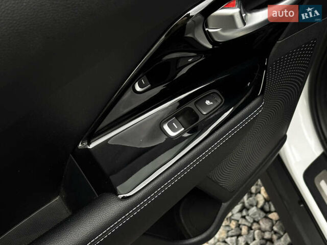 Белый Киа Niro, объемом двигателя 0 л и пробегом 48 тыс. км за 24350 $, фото 1 на Automoto.ua