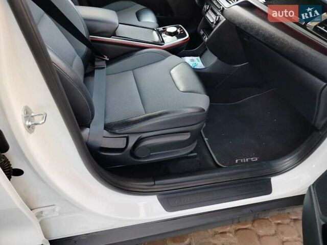 Белый Киа Niro, объемом двигателя 0 л и пробегом 74 тыс. км за 19700 $, фото 27 на Automoto.ua