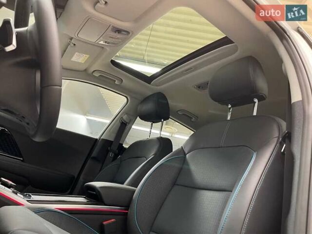 Белый Киа Niro, объемом двигателя 0 л и пробегом 129 тыс. км за 20032 $, фото 20 на Automoto.ua