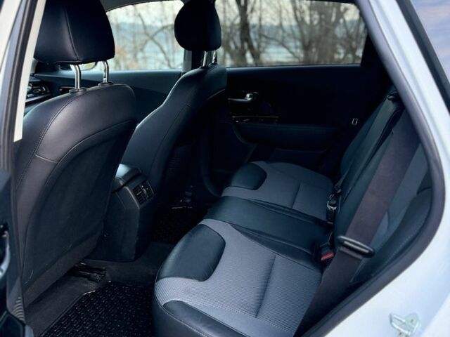 Білий Кіа Niro, об'ємом двигуна 0 л та пробігом 68 тис. км за 21400 $, фото 6 на Automoto.ua