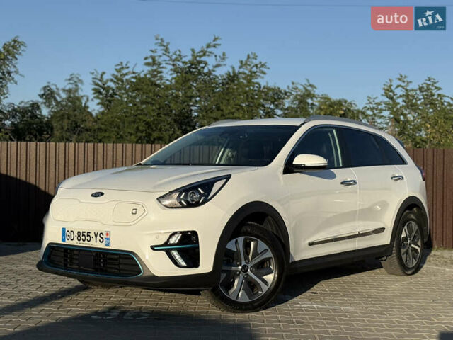 Білий Кіа Niro, об'ємом двигуна 0 л та пробігом 121 тис. км за 18950 $, фото 4 на Automoto.ua