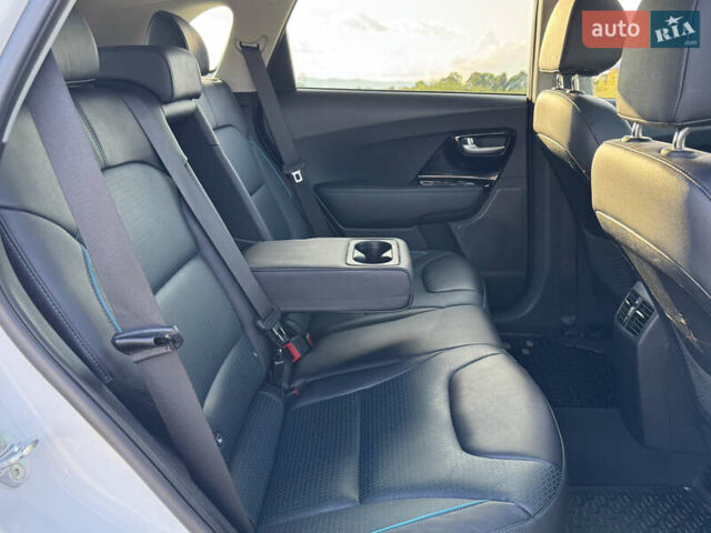 Білий Кіа Niro, об'ємом двигуна 0 л та пробігом 107 тис. км за 20900 $, фото 40 на Automoto.ua