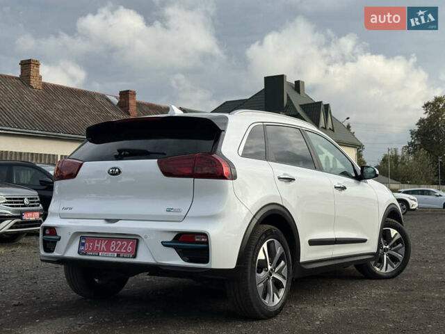 Білий Кіа Niro, об'ємом двигуна 0 л та пробігом 82 тис. км за 23266 $, фото 7 на Automoto.ua