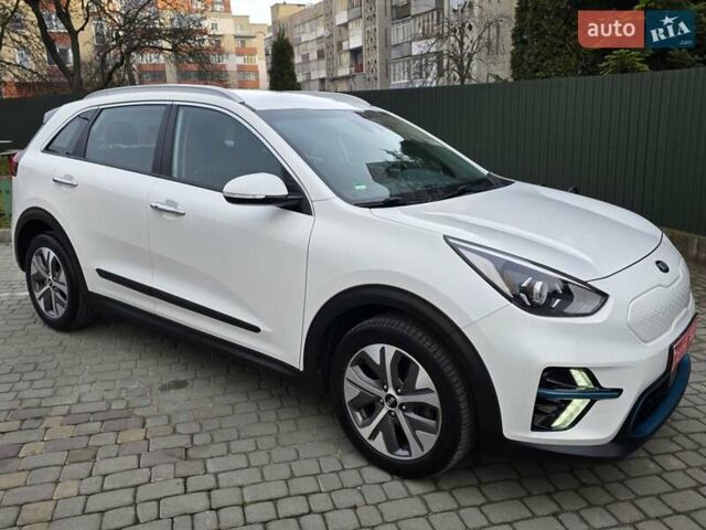 Белый Киа Niro, объемом двигателя 0 л и пробегом 149 тыс. км за 17499 $, фото 3 на Automoto.ua