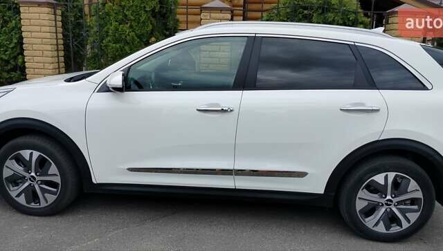 Білий Кіа Niro, об'ємом двигуна 0 л та пробігом 75 тис. км за 19700 $, фото 22 на Automoto.ua