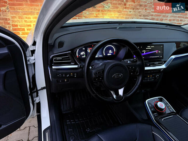 Білий Кіа Niro, об'ємом двигуна 0 л та пробігом 118 тис. км за 20500 $, фото 31 на Automoto.ua