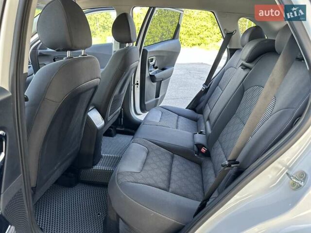 Белый Киа Niro, объемом двигателя 1.58 л и пробегом 18 тыс. км за 25900 $, фото 29 на Automoto.ua