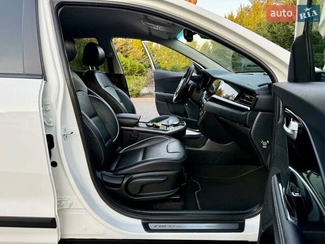 Белый Киа Niro, объемом двигателя 0 л и пробегом 82 тыс. км за 18950 $, фото 81 на Automoto.ua