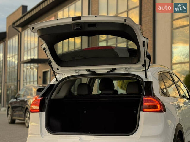 Белый Киа Niro, объемом двигателя 0 л и пробегом 113 тыс. км за 17800 $, фото 37 на Automoto.ua