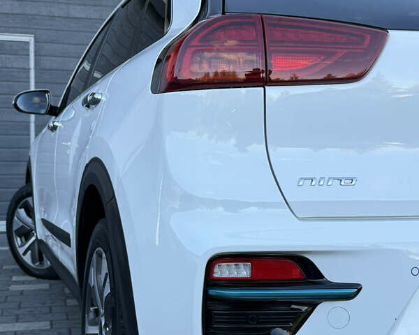 Белый Киа Niro, объемом двигателя 0 л и пробегом 80 тыс. км за 17800 $, фото 34 на Automoto.ua