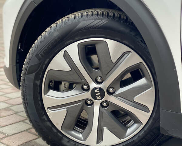 Белый Киа Niro, объемом двигателя 0 л и пробегом 150 тыс. км за 18299 $, фото 11 на Automoto.ua