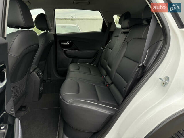 Белый Киа Niro, объемом двигателя 0 л и пробегом 54 тыс. км за 24700 $, фото 90 на Automoto.ua