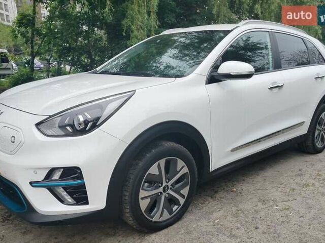 Білий Кіа Niro, об'ємом двигуна 0 л та пробігом 75 тис. км за 19700 $, фото 56 на Automoto.ua